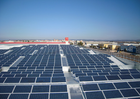 Imagen del nuevo tejado solar en Argamasilla de Calatrava (Ciudad Real), promovido por Parques Solares de Navarra