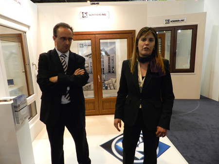 Carlos Vega, delegado de la Zona Centro de profine Iberia, y Celia Rodrguez, del departamento de Marketing en Profine Iberia...