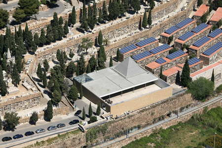 Parque solar de Cementiris de Barcelona en el recinto de Montjuc