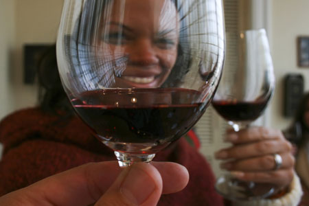 A lo largo del ao pasado, el consumo mundial de vino se elev a 241,9 millones de hectolitros (Mhl) en medio de la horquilla de estimacin...