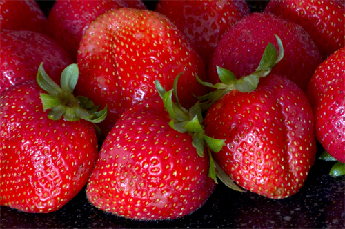 La fresa fue la fruta que ms gan en volumen y valor respecto a 2011, un 23 y un 16%, respectivamente. Foto: John Smith...