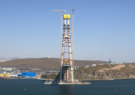 Pilono en A ms alto del mundo, en Wladiwostok (Rusia), con 320 m de altura, en cuya construccin ha participado Doka