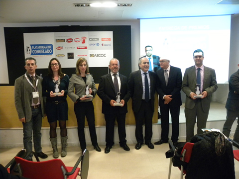 Foto de todos los premiados junto a los responsables de La Plataforma del Congelado