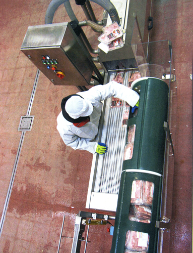 Fig.1. Procesador de envases de carne, tratada por altas presiones. Gentileza de Hyperbaric, Burgos