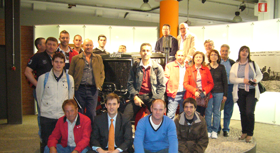 Foto de grupo en las instalaciones de la fbrica de Same en Triviglio