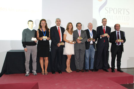 Foto de familia con los galardonados en los Premios SU+ Facilities