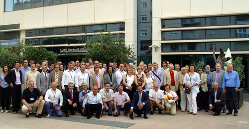 Foto de familia de los ms de 80 asistentes a la XIX Convencin de la FEPM en Cdiz, celebrada los pasados das 31 de mayo y 1 de junio...