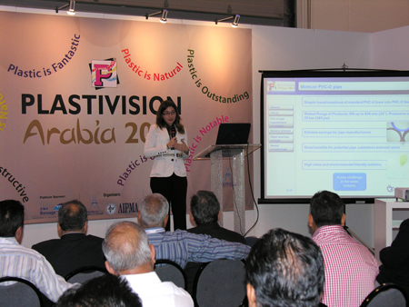 Una treintena de personas asistieron a la conferencia que pronunci Molecor en Plastivision Arabia