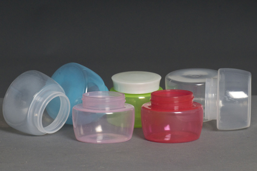 Envases para cosmtica, fabricados mediante el sistema patentado de inyeccin- soplado IBMP, de Engel