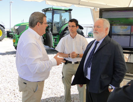 The minister of Agriculture, Feeding and Environingingment, Miguel Arias Caete, attends to the explanations of Germn Martnez...