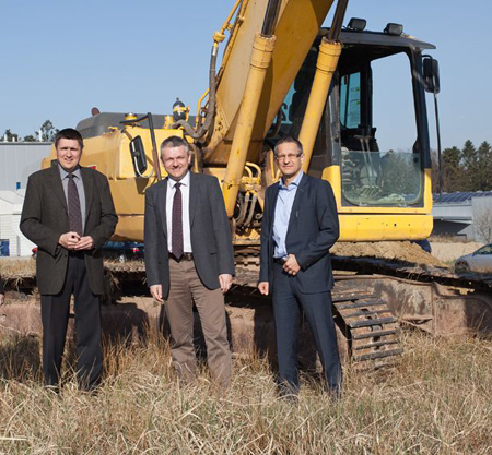The construction initiates in Wurmberg: Claus Wilde (left) will be the manager of the branch in Baden-Wrttemberg