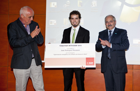 Of left to right, Xavier Farriol, Joan Rodrguez and Erwin Rauhe, during the delivery of the prize