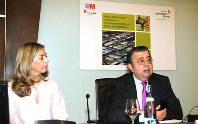 La viceconsejera de Economa, Comercio y Consumo de la Comunidad de Madrid, Eva Piera, y el director general de la Fundacin Gas Natural Fenosa...