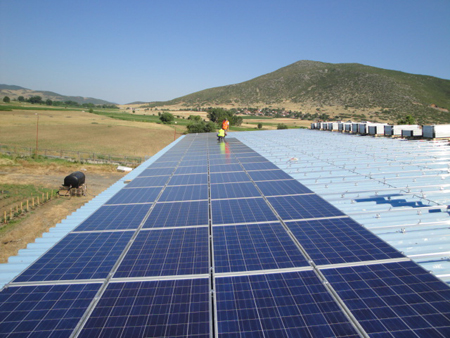 Conexin de la planta fotovoltaica al mayor productor de tomates de Grecia, realizada recientemente por Conergy