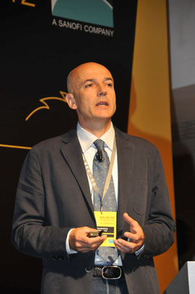 El doctor Francesco Prandini, director tcnico de Merial EMEA, durante el foro