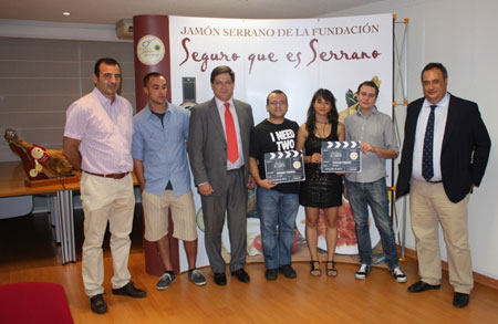 El presidente de la Fundacin del Jamn Serrano Espaol, Juan Carlos Tejero, y el vicepresidente, Antonio Arroyo, junto a los premiados...