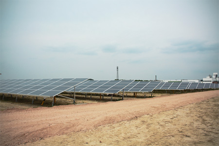 En los campos de una antigua fbrica de azcar de Gross Munzel, AS Solar ha construido la planta solar ms grande de Hannover...