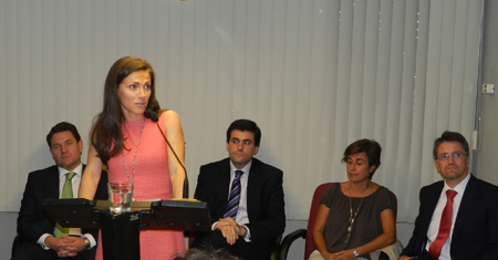 Roco Sicre, presidenta de la AEE, durante la rueda de prensa