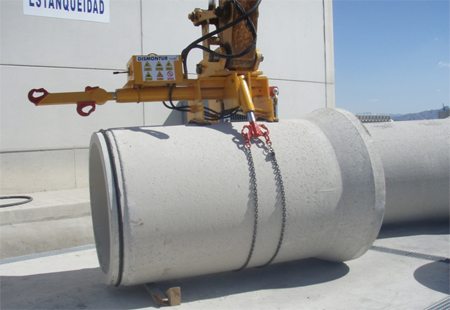 Montaje de tubo de hormig�n armado de 1.200 con prototipo