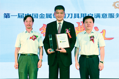 Stanley Chew, director general de Kennametal de la regin de Gran China recibi el premio en la ceremonia de entrega