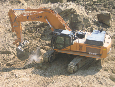 Equipo de excavacin masiva Case CX700B propiedad de Fairhurst Stone