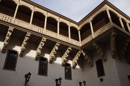 Detalle del patio interior del Palacio de la Salina