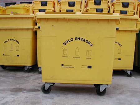 La tipologa y disposicin de los contenedores amarillos y su ubicacin en el entramado urbano son aspectos clave en la recogida selectiva de envases...