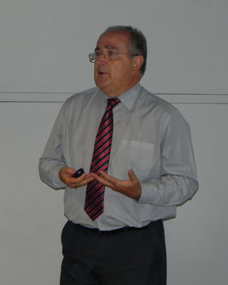 Ricardo Aguirreche, director of Development of Business of the Group CimWorks, presented his company to the assistants