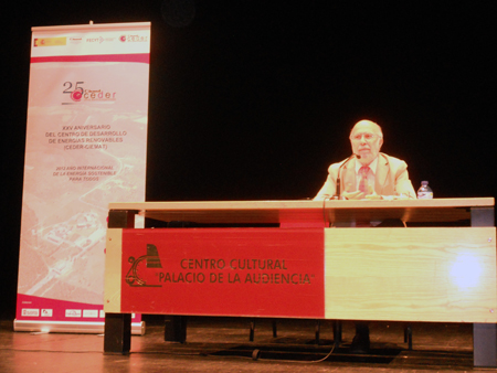 El director científico del complejo Ciudad de las Artes y las Ciencias de Valencia, Manuel Toharia, durante la conferencia inaugural... El director científico del complejo Ciudad de las Artes y las Ciencias de Valencia, Manuel Toharia, durante la conferencia inaugural...