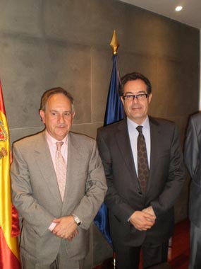 Juan Manuel lvarez, presidente de Simeprovi, junto al diputado Pere Macias
