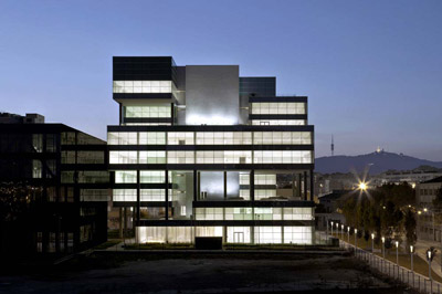 Edificio D38 en el Passeig de la Zona Franca de la Ciudad Condal