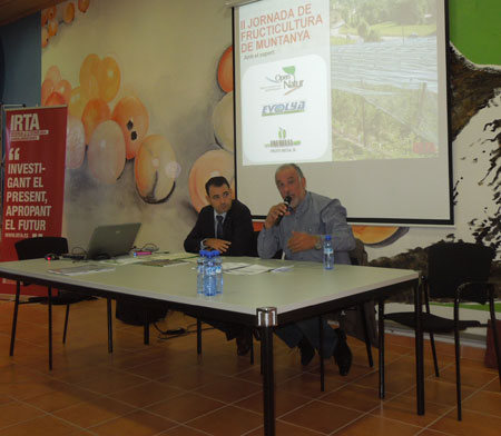 De izquierda a derecha, Miquel Molins, director general de Agricultura i Ramaderia del DAAM, junto a Joan Perelada...