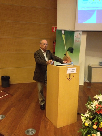 El Dr. Francisco Arts durante la conferencia plenaria sobre la mejora de la calidad y seguridad de los productos vegetales mnimante procesados...