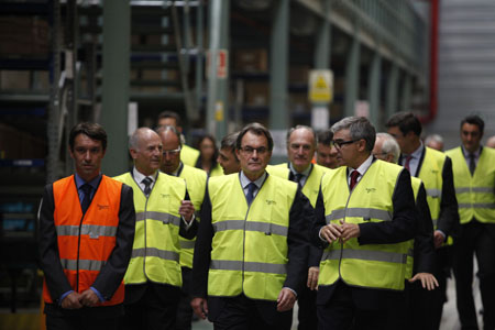 El presidente de la Generalitat, Artur Mas, y Julio Rodriguez, vicepresidente ejecutivo de Operaciones de Schneider Electric...