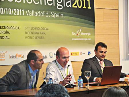 Patxi Prez (centro en la foto) y Patxi Tornara, speralcalde y sperconcejal en 2011 de Ultzama (Navarra) y promotores de un district heating...
