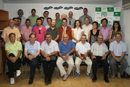 Representantes de Lacteoscoop, organizacin de productores formada por 12 cooperativas de Castilla y Len y una de Catalua...