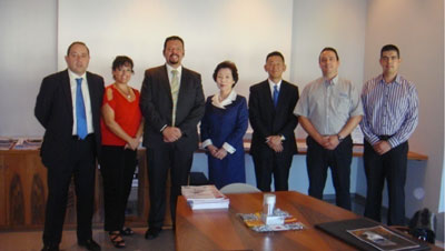 Mayumi Kotani, presidenta de Yushin, y Takeshi Iimura, director de Ventas para Europa, con la direccin general de Mecman Industrial...