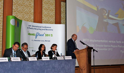 Ramn Gil de Luigi, director de PlasticsEurope Ibrica, durante su intervencin en el congreso