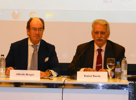 De izquierda a derecha: Alfredo Bergs, director general de Anfalum, y Rafael Barn, presidente de Anfalum, durante la inauguracin del LED Forum...