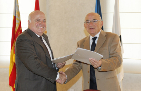 Jorge Breda (Endesa) y Joaqun Pin (Ascer), durante la firma del acuerdo