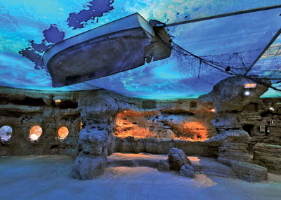 Los techos del acuario de Palma de Mallorca sumergen a los visitantes en el universo de los fondos submarinos