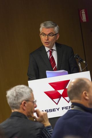 Thierry Lhotte, vicepresidente de Ventas y Marketing EAME de Massey Ferguson, durante la conferencia de prensa en EIMA 2012...