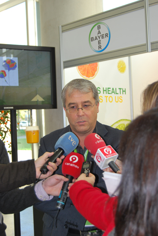 El director de Cultius Ctrics de Bayer CropScience, Jordi Fullana, es va dirigir als mitjans en les primeres hores del congrs...