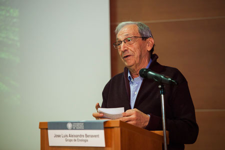 Josep Lluis Prez Verdu, fundador de la Bodega Mas Martinet, en la recogida del galardn