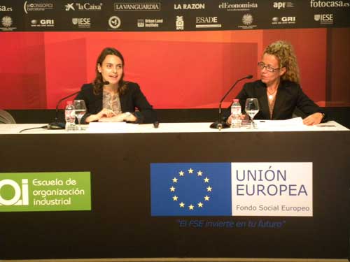 Elena Casas (izquierda) y Olga Amargant de PWC, presentaron los resultados del informe