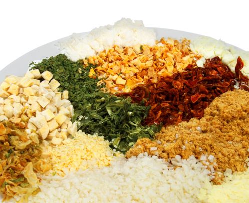 Naku est elaborado con pollo, arroz, patata, frutas y verduras deshidratadas