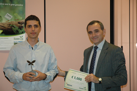 Of left to right: Jaume Vila, winner of the first prize, and Jess Ortiz, general director of Hanson Hispania