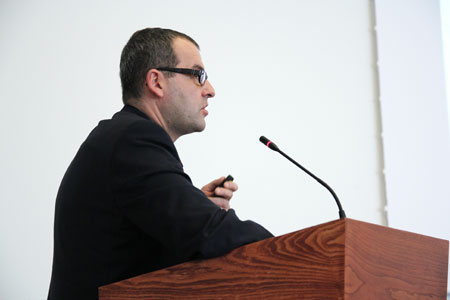 Piotr Stepnowski, decano de la Universidad de Gdansk (Polonia), durante su intervencin