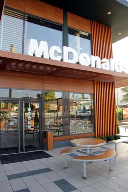 Kawneer se ha consolidado como proveedor de McDonald's con su puerta K190