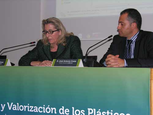 Teresa Martnez (directora general de Cicloplast) y Jos Antonio Costa (director general de Aimplas)